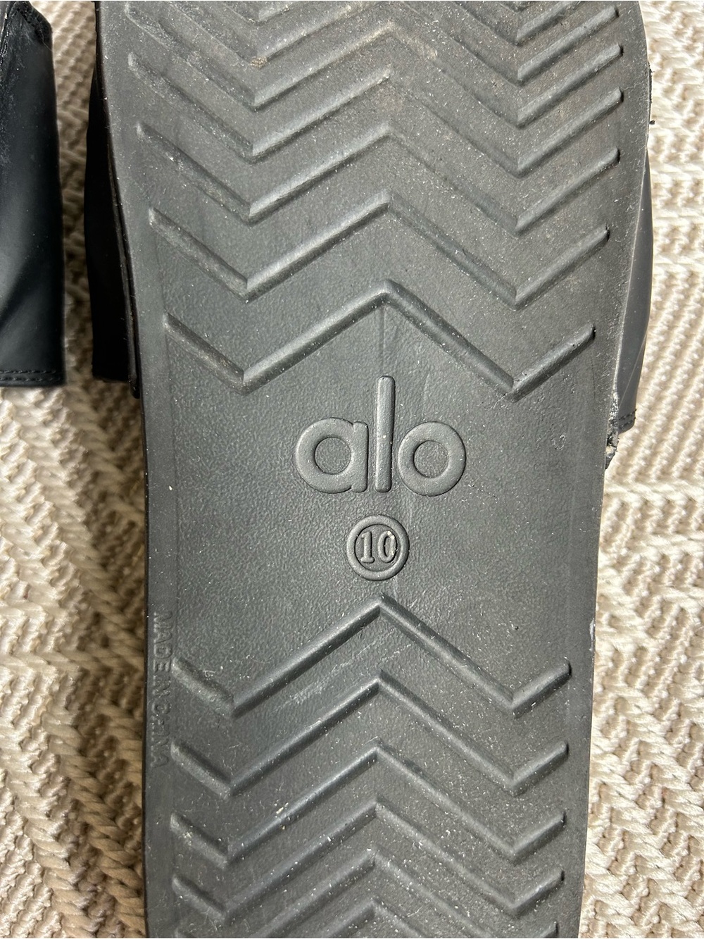 Alo Yoga slides - Black - size 10 - Picture 6 of 6